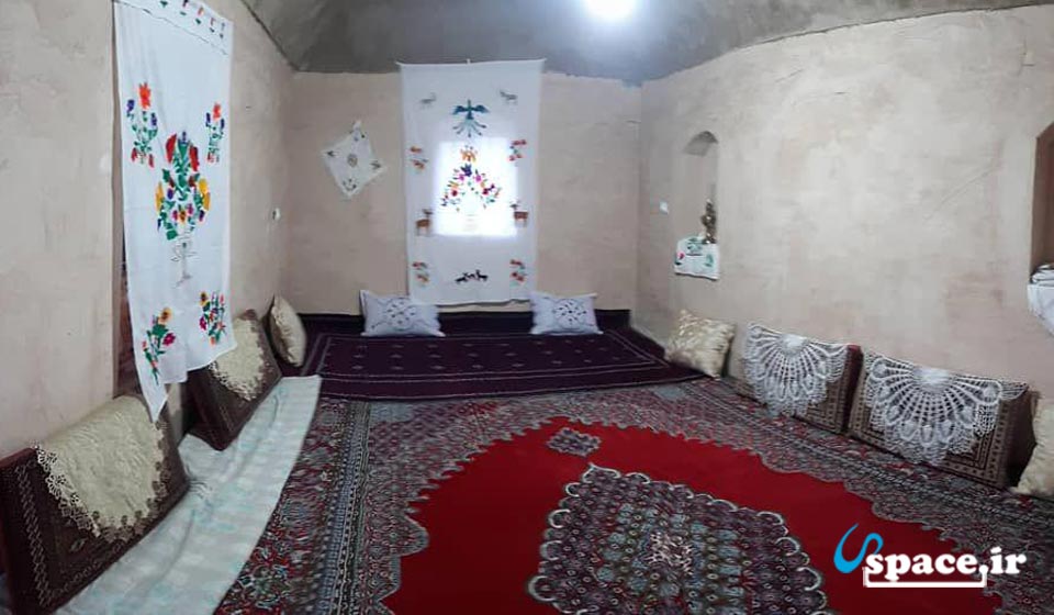 اتاق سنتی و زیبای اقامتگاه بوم گردی کویرتوران - شاهرود - روستای رضا آباد