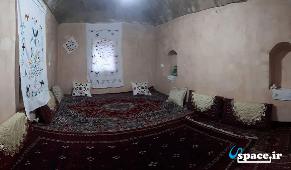 اتاق سنتی و کاهگلی اقامتگاه بوم گردی کویرتوران - شاهرود - روستای رضا آباد