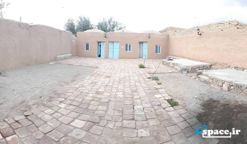 محوطه اقامتگاه بوم گردی کویرتوران - شاهرود - روستای رضا آباد